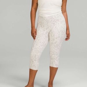 Lululemon Align High-Rise Crop 21"
Cheetah Camo Antique White Multi